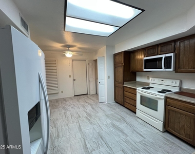 7884 E Horseshoe Lane - Photo Thumbnail 12