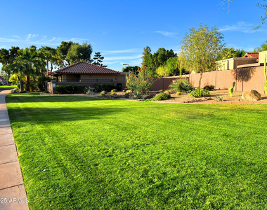 7884 E Horseshoe Lane - Photo Thumbnail 14