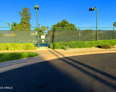 7884 E Horseshoe Lane - Photo Thumbnail 17