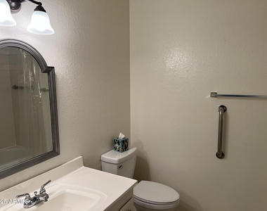 7884 E Horseshoe Lane - Photo Thumbnail 6