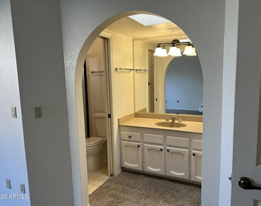 7884 E Horseshoe Lane - Photo Thumbnail 4