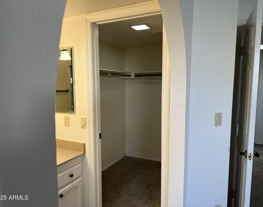 7884 E Horseshoe Lane - Photo Thumbnail 5