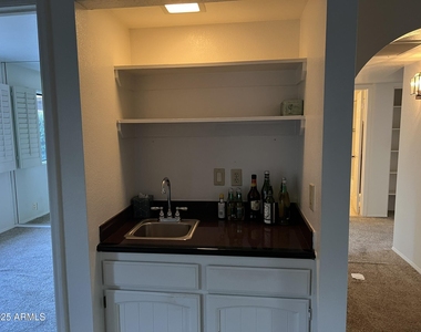 7884 E Horseshoe Lane - Photo Thumbnail 8