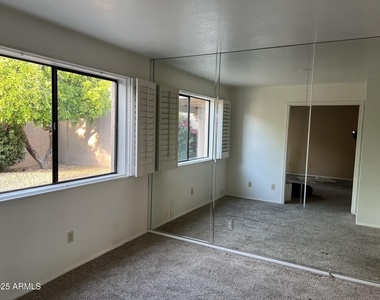 7884 E Horseshoe Lane - Photo Thumbnail 9