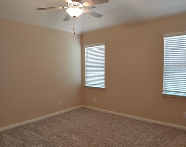 280 Moonstone Way - Photo Thumbnail 12