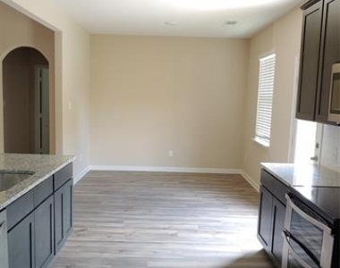 280 Moonstone Way - Photo Thumbnail 9