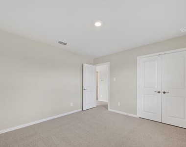 1402 Bridgestone Drive - Photo Thumbnail 20