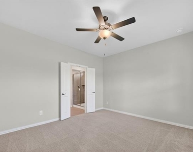 1402 Bridgestone Drive - Photo Thumbnail 7