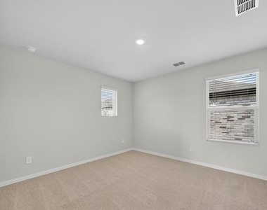 1402 Bridgestone Drive - Photo Thumbnail 14