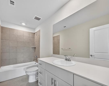 1402 Bridgestone Drive - Photo Thumbnail 16