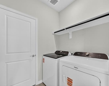 1402 Bridgestone Drive - Photo Thumbnail 21