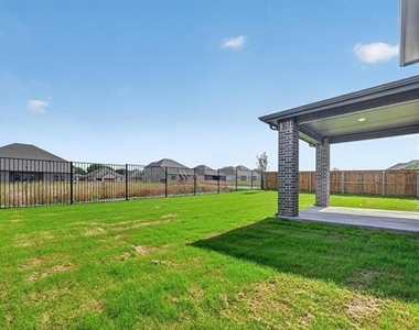 1402 Bridgestone Drive - Photo Thumbnail 26