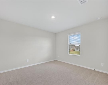 1402 Bridgestone Drive - Photo Thumbnail 17