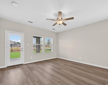 1402 Bridgestone Drive - Photo Thumbnail 4