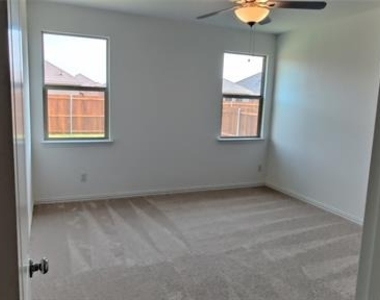 4812 Sagerun Drive - Photo Thumbnail 7