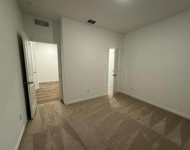 4812 Sagerun Drive - Photo Thumbnail 12