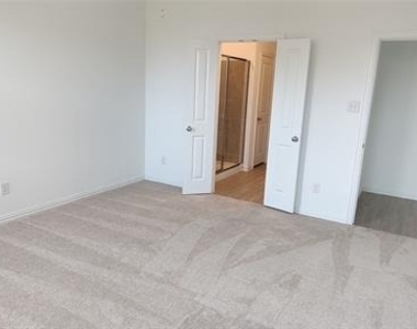 4812 Sagerun Drive - Photo Thumbnail 8