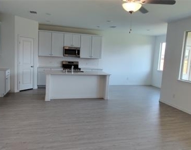 4812 Sagerun Drive - Photo Thumbnail 5