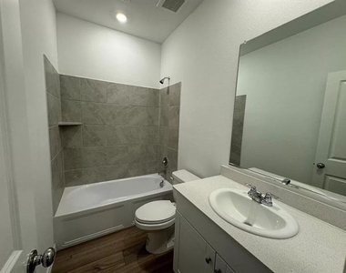 4812 Sagerun Drive - Photo Thumbnail 13