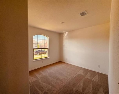 4812 Sagerun Drive - Photo Thumbnail 14