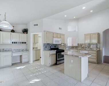 15251 W Verde Lane - Photo Thumbnail 4