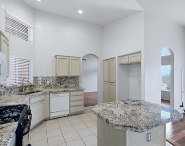 15251 W Verde Lane - Photo Thumbnail 7