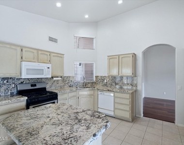 15251 W Verde Lane - Photo Thumbnail 3