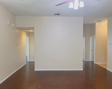 1031 Johnson City Avenue - Photo Thumbnail 8