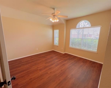 1031 Johnson City Avenue - Photo Thumbnail 2