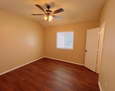 1031 Johnson City Avenue - Photo Thumbnail 4
