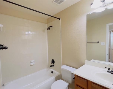 1031 Johnson City Avenue - Photo Thumbnail 6