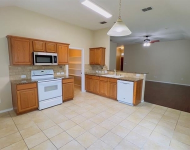 1031 Johnson City Avenue - Photo Thumbnail 15