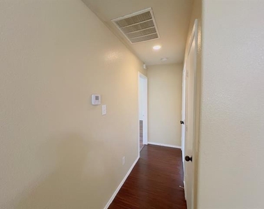 1031 Johnson City Avenue - Photo Thumbnail 9