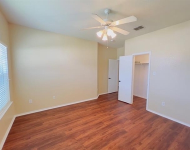 1031 Johnson City Avenue - Photo Thumbnail 3