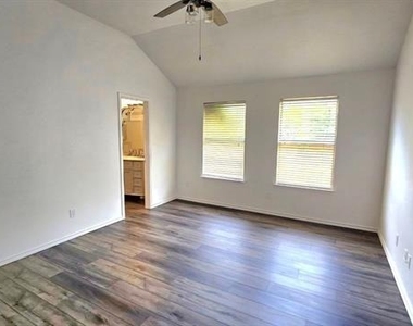 9324 Warren Drive - Photo Thumbnail 4