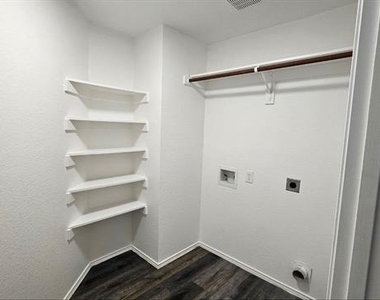 9324 Warren Drive - Photo Thumbnail 11