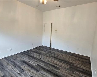 9324 Warren Drive - Photo Thumbnail 6