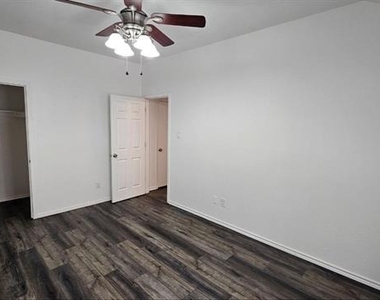 9324 Warren Drive - Photo Thumbnail 10