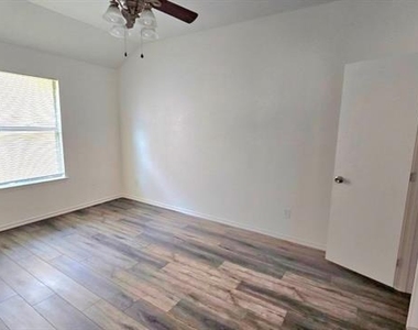 9324 Warren Drive - Photo Thumbnail 14