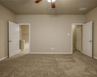 817 Silvermoon Drive - Photo Thumbnail 9