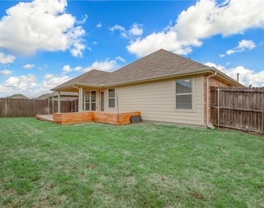 817 Silvermoon Drive - Photo Thumbnail 14