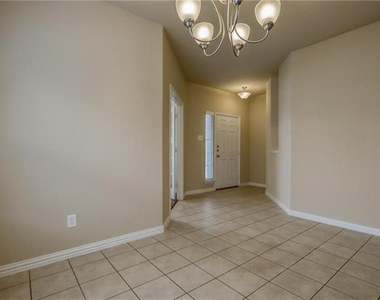 817 Silvermoon Drive - Photo Thumbnail 3