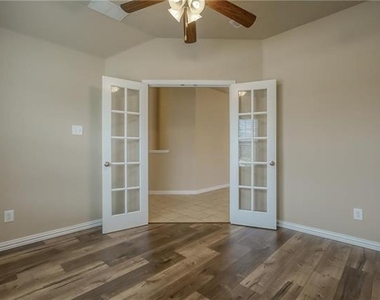 817 Silvermoon Drive - Photo Thumbnail 1