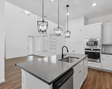 211 Harper Street - Photo Thumbnail 4