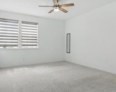 211 Harper Street - Photo Thumbnail 12