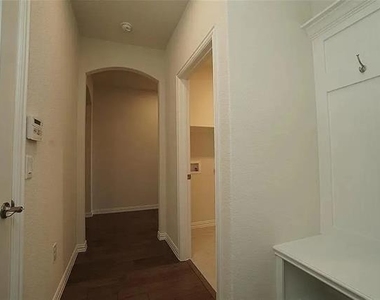 3732 Borderdale Lane - Photo Thumbnail 8