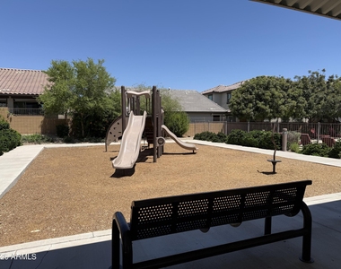 16668 W Sierra Street - Photo Thumbnail 10