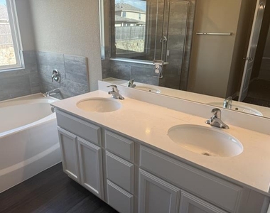 2612 Wesley Avenue - Photo Thumbnail 24