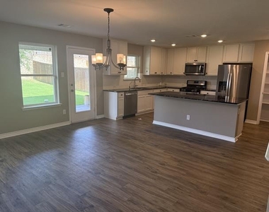 2612 Wesley Avenue - Photo Thumbnail 6