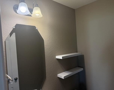 2612 Wesley Avenue - Photo Thumbnail 8